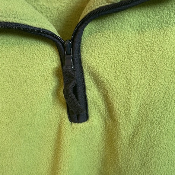 Green pullover. - Picture 4 of 5